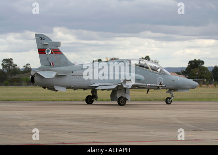 BAE Systems Hawk 127 militari piano di formazione della Royal Australian Air Force in rullaggio a RAAF Richmond, Nuovo Galles del Sud Foto Stock
