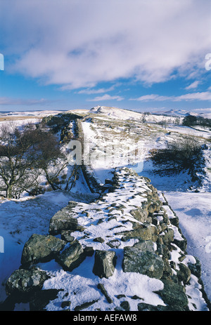 Balze Walltown nella neve, parete di Adriano, Northumberland, Regno Unito Foto Stock