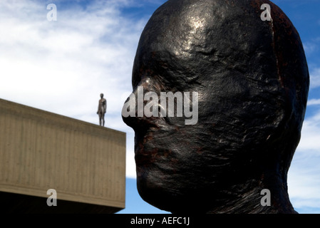 Anthony Gormley sculture sulla South Bank di Londra, Regno Unito Foto Stock