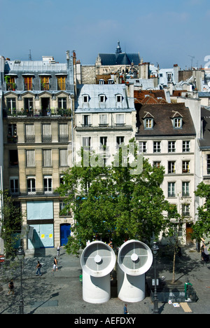 Parigi Francia, edifici parigini Aparmtent, Vista ad angolo elevato, vecchi edifici nel Marais, sulla Plaza di fronte, facciate, Foto Stock