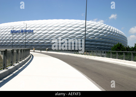 Allianz Arena nuovo guscio traslucido e pareti a football Stadium Froettmaning Monaco di Baviera Baviera Germania Foto Stock