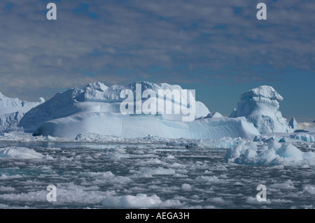 Iceberg lungo la western penisola antartica Antartide Oceano Meridionale Foto Stock