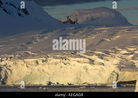 Glacier lungo la western Penisola Antartica Antartide Oceano Meridionale Foto Stock