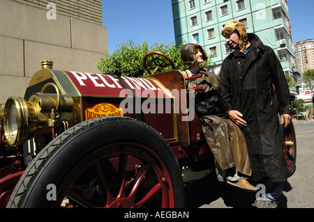 David Karen Ayre con 1907 Itala 6 litro n. 1 durante la riesecuzione del 1907 Pechino a Parigi rally a Pechino il 25 maggio 2007 Foto Stock