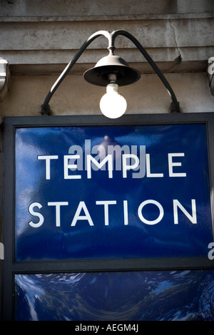 Tempio della stazione della metropolitana di Londra Foto Stock