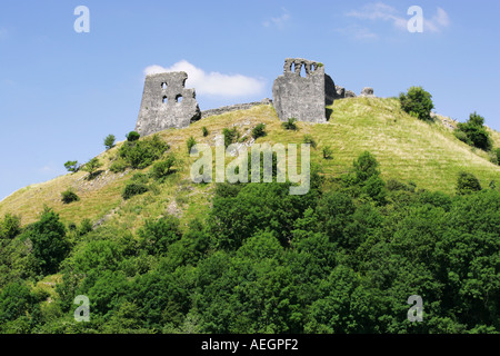 Dryslwyn sorprendenti rovine del Castello sulla sommità di un verde lussureggiante erba roccioso coperto di knoll vicino a Llandeilo Carmarthenshire Galles Centrale Britai Foto Stock