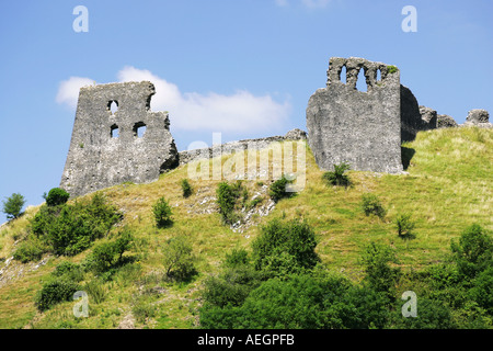 Dryslwyn sorprendenti rovine del Castello sulla sommità di un verde lussureggiante erba roccioso coperto di knoll vicino a Llandeilo Carmarthenshire Galles Centrale Britai Foto Stock