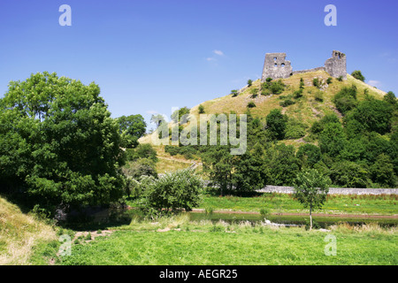 Dryslwyn il castello e il fiume un popolare Welsh British attrazione turistica in Carmarthenshire Galles Centrale Gran Bretagna GB UK Foto Stock