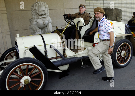 Un auto d'epoca realizzata nel 1903 durante la riesecuzione del 1907 Pechino a Parigi nel rally di Pechino Cina 25 maggio 2007 Foto Stock