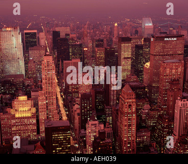 Stati Uniti d'America New York City Manhattan al crepuscolo dall' Empire State Building Foto Stock