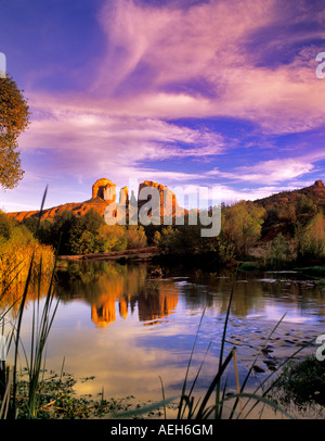 Cattedrale Rock riflette in Oak Creek Arizona Foto Stock