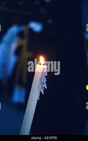Semana Santa alle celebrazioni della Settimana Santa, candela bruciore, le processioni della sera, Andalusia Andalusia Spagna Foto Stock