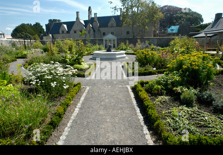 Vista del Physic Garden Cowbridge Vale of Glamorgan South Wales UK Foto Stock