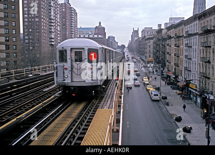 La linea 1 della metropolitana alla 125th Street e la stazione di Broadway a New York Foto Stock