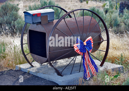 Noi bandiera nastro sulle razze del volante della mailbox Oregon Foto Stock