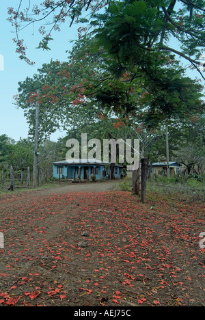 Casa in legno in un villaggio nella provincia di Guanacaste, Costa Rica Foto Stock