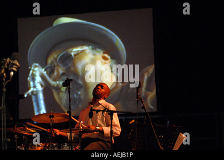 San Francisco Jazz collettiva: Eric Harland. Joe Lovano in background-proiezione Foto Stock