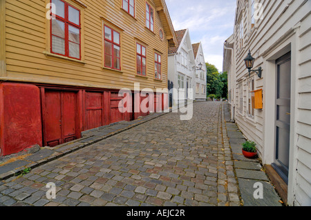 Corsia stretta nella pittoresca città vecchia di Stavanger, Rogaland, Norvegia, Scandinavia, Europa Foto Stock