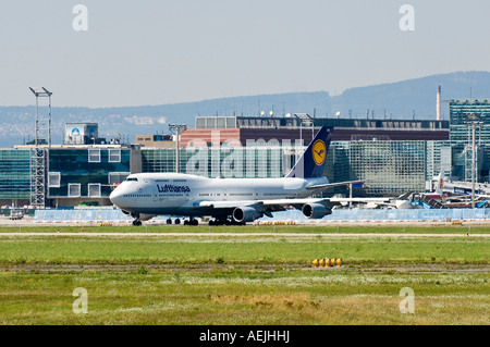 Lufthansa Boeing 747 all'aeroporto di Francoforte, Hesse, Germania Foto Stock