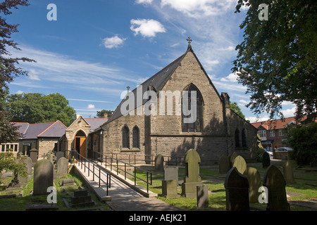 Inghilterra Cheshire Stockport Cheadle Hulme Strada della Chiesa di tutti i santi della Chiesa Anglicana Foto Stock