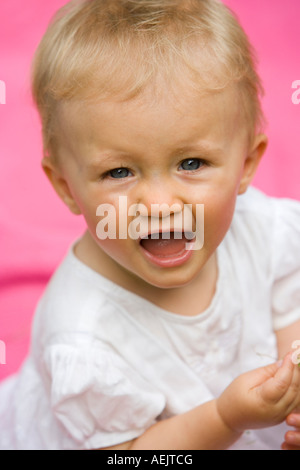 Ritratto di un 10 mesi Baby girl Foto Stock