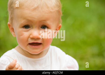 Ritratto di un 10 mesi Baby girl Foto Stock