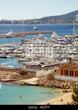 La zona esclusiva di Puerto Portals, Playa Oratori de Portals, Spiaggia e Puerto Portals Marina, Portals Nous, Ponent Region, Mallorca Foto Stock