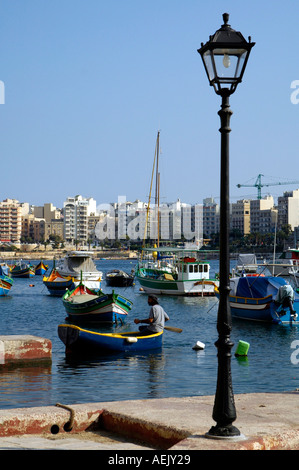 Spinola bay quay in Saint Julian isola di Malta Foto Stock