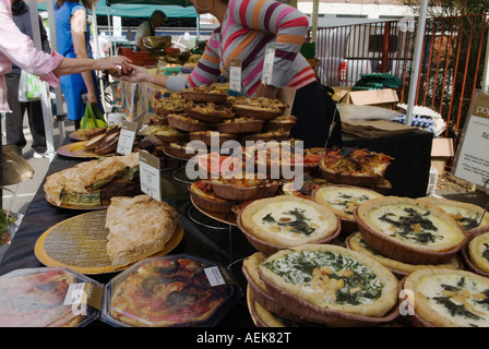 Mercato degli Agricoltori " Queens Park' North London Regno Unito Foto Stock