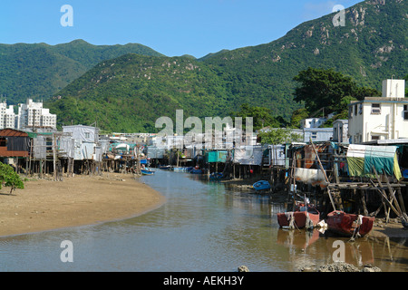 Case su palafitte Tai O villaggio di pescatori in Lantau Island Hong Kong Cina Foto Stock