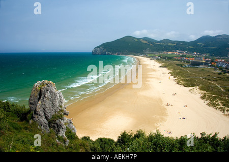 Playa de Berria, vicino Santona, Cantabria, Spagna settentrionale Foto Stock