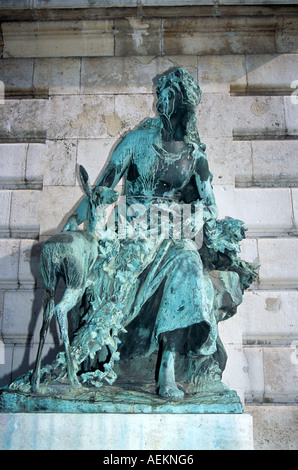 Il castello e il complesso del palazzo, Saint George Square, Castle Hill District, Budapest, Ungheria. Re Matyas (Matthias) Fontana Foto Stock