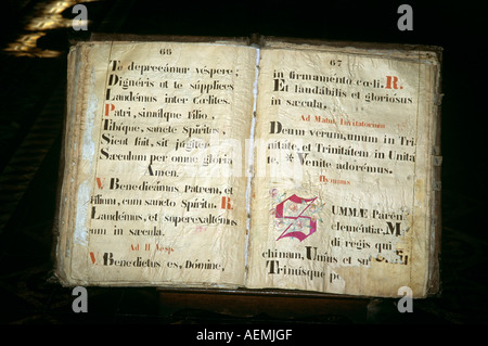 Aprire il libro in biblioteca, San Francisco barocca chiesa e monastero, presentano interni, Lima, Peru Foto Stock