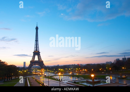 Torre Eiffel in inizio di mattina di luce visto dal Trocadero. Parigi, Francia. Foto Stock