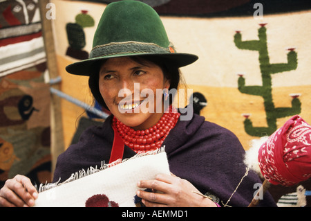 Stallholder al mercato di Saquisili Ecuador Foto Stock