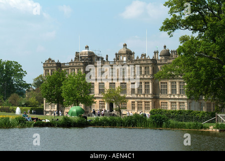 Vicino a Warminster fishermens lago con casa di Longleat al di là di tutte le proprietà di marchese di Bath Foto Stock