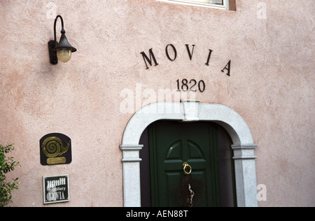 Edificio della cantina. Cantina Movia, Brda, regione vinicola del litorale Foto Stock