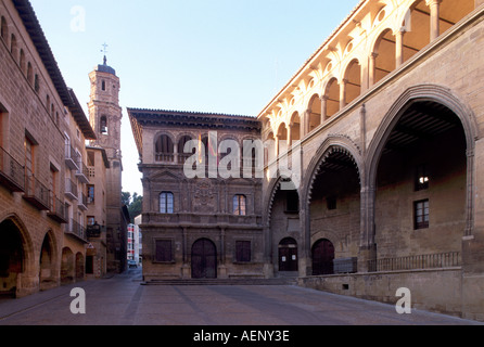 Alcaniz, Plaza Espana, Börse und Rathaus Foto Stock