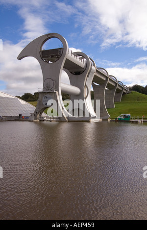 dh Falkirk ruota CAMELON STIRLINGSHIRE canale di revolving barca a vela Basin Forth Clyde Union canali architettura industriale uk scozia canale Foto Stock