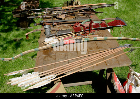 Armi a festa medievale presso il castello di Herberstein Stiria Austria Foto Stock