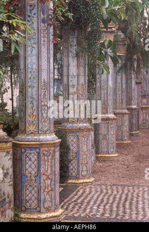 Lumiar bei Lisbona, Barockgarten Quinta dos azulejos, Säulen, Mitte des 18. Jahrhundert Foto Stock