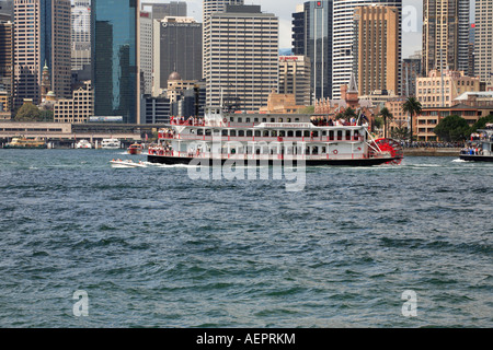 In barca a remi, Showboat di Sydney, crociera del porto di Sydney Foto Stock