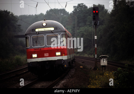 Le ferrovie tedesche RB48 (Regionale Bahn treno passeggeri, Leichlingen vicino a Colonia, nella Renania settentrionale-Vestfalia (Germania). Foto Stock