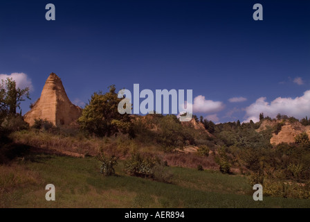 Toscana Italia piramidale a balze formazione di roccia nei pressi di Piantravigne nel Valdarno Toscana Italia colore Foto Stock