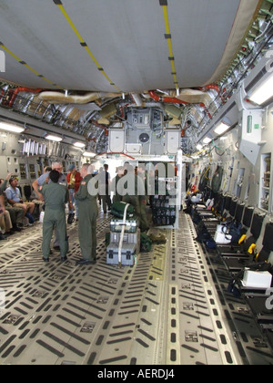 Interno del C130 aerei militari su asfalto a McGuire United States Air Force Base, New Jersey, STATI UNITI D'AMERICA Foto Stock