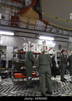 Interno del C130 aerei militari su asfalto a McGuire United States Air Force Base, New Jersey, STATI UNITI D'AMERICA Foto Stock