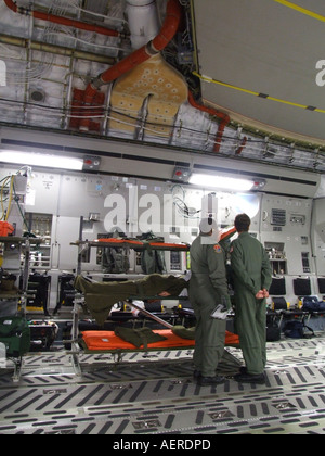 Interno del C130 aerei militari su asfalto a McGuire United States Air Force Base, New Jersey, STATI UNITI D'AMERICA Foto Stock