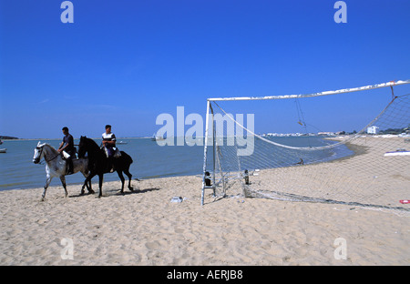 Spiaggia di Sanlucar de Barremeda e il fiume Guadalquivir Foto Stock