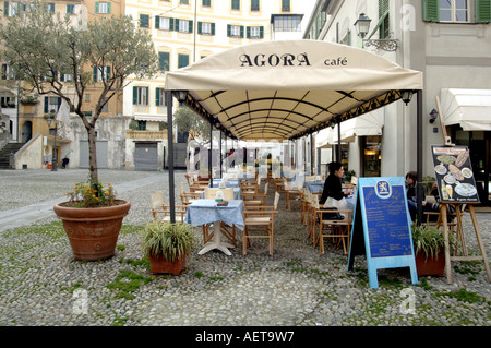 Agorà Cafè nella storica città vecchia medievale La Pigna di Sanremo Foto Stock