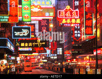 Nathan Road in notturna a Kowloon Hong Kong Foto Stock